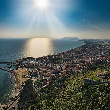 Apartmán Casa Vitelli - Centro Storico A Due Passi Da Tutto Terracina Exteriér fotografie