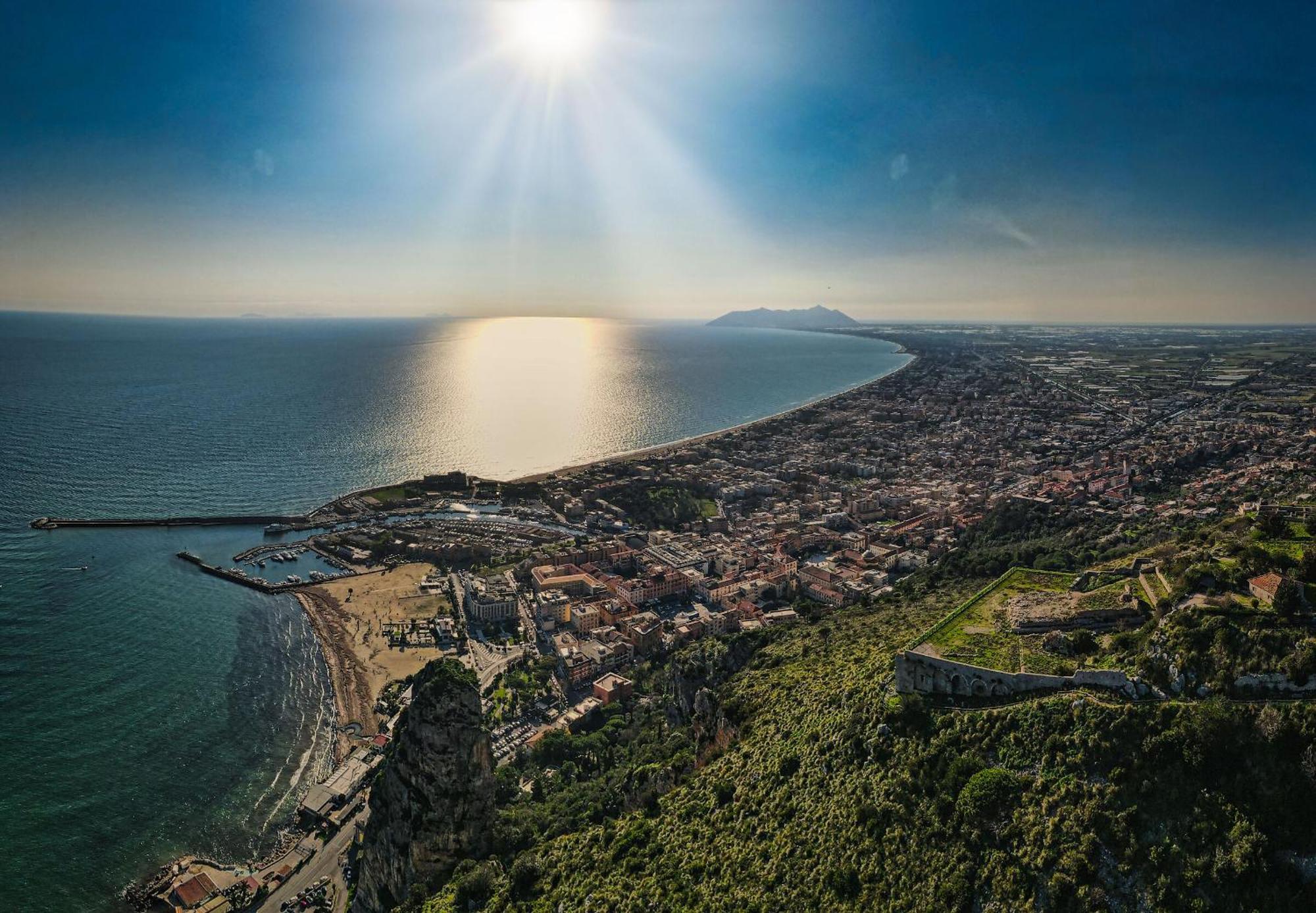 Apartmán Casa Vitelli - Centro Storico A Due Passi Da Tutto Terracina Exteriér fotografie